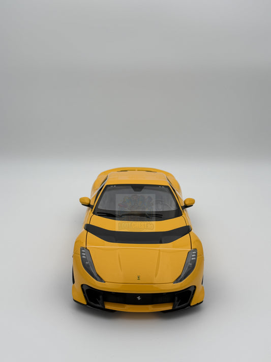 Macheta auto FERRARI 812 COMPETIZIONE GIALLO MODENA 1/18 BURAGO