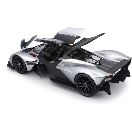 ASTON MARTIN VALKYRIE 2022 SILVER 1/18 MAISTO
